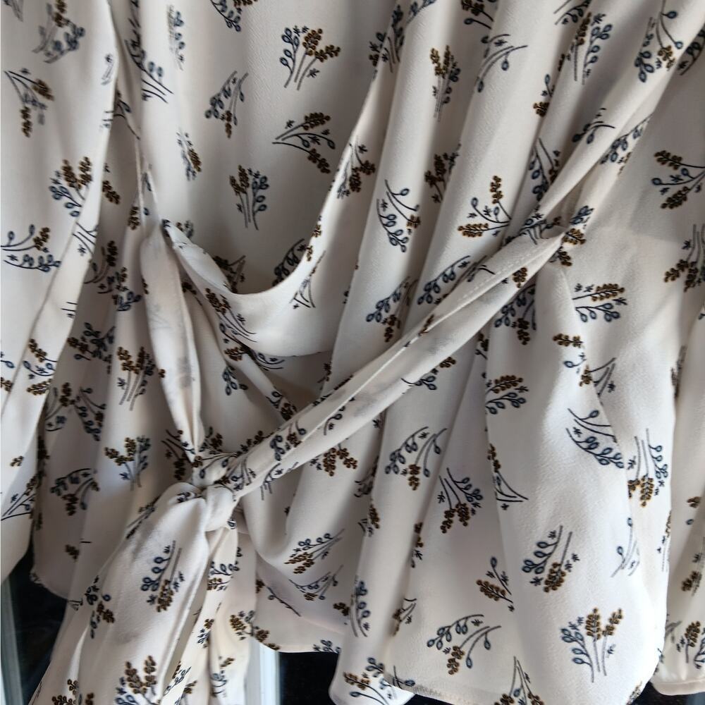 EUC 1State Size 3X Wrap Long Sleeve White With Flowers Blouse Top - Picture 4 of 5